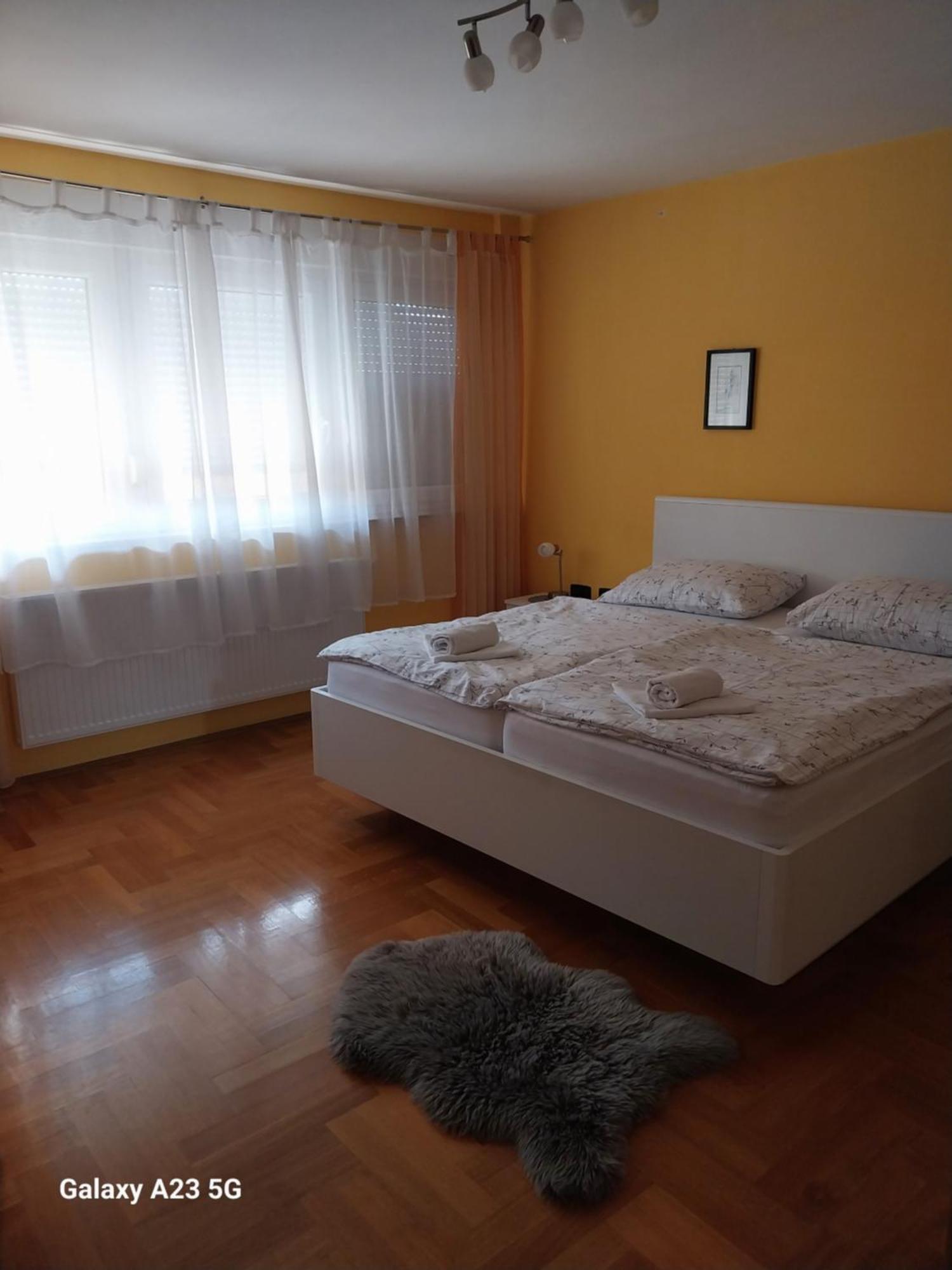 Apartman Bloom Osijek Buitenkant foto