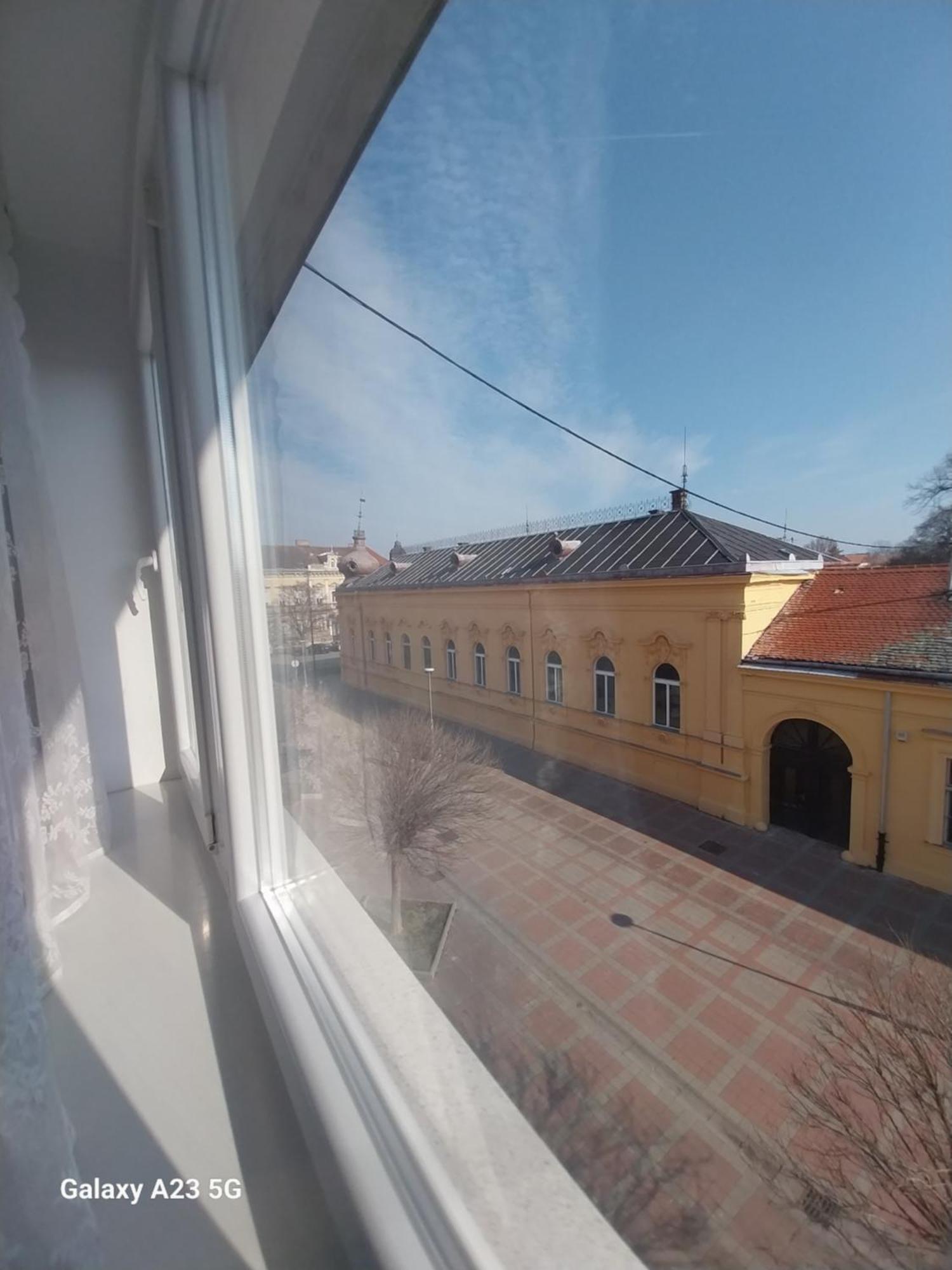 Apartman Bloom Osijek Buitenkant foto