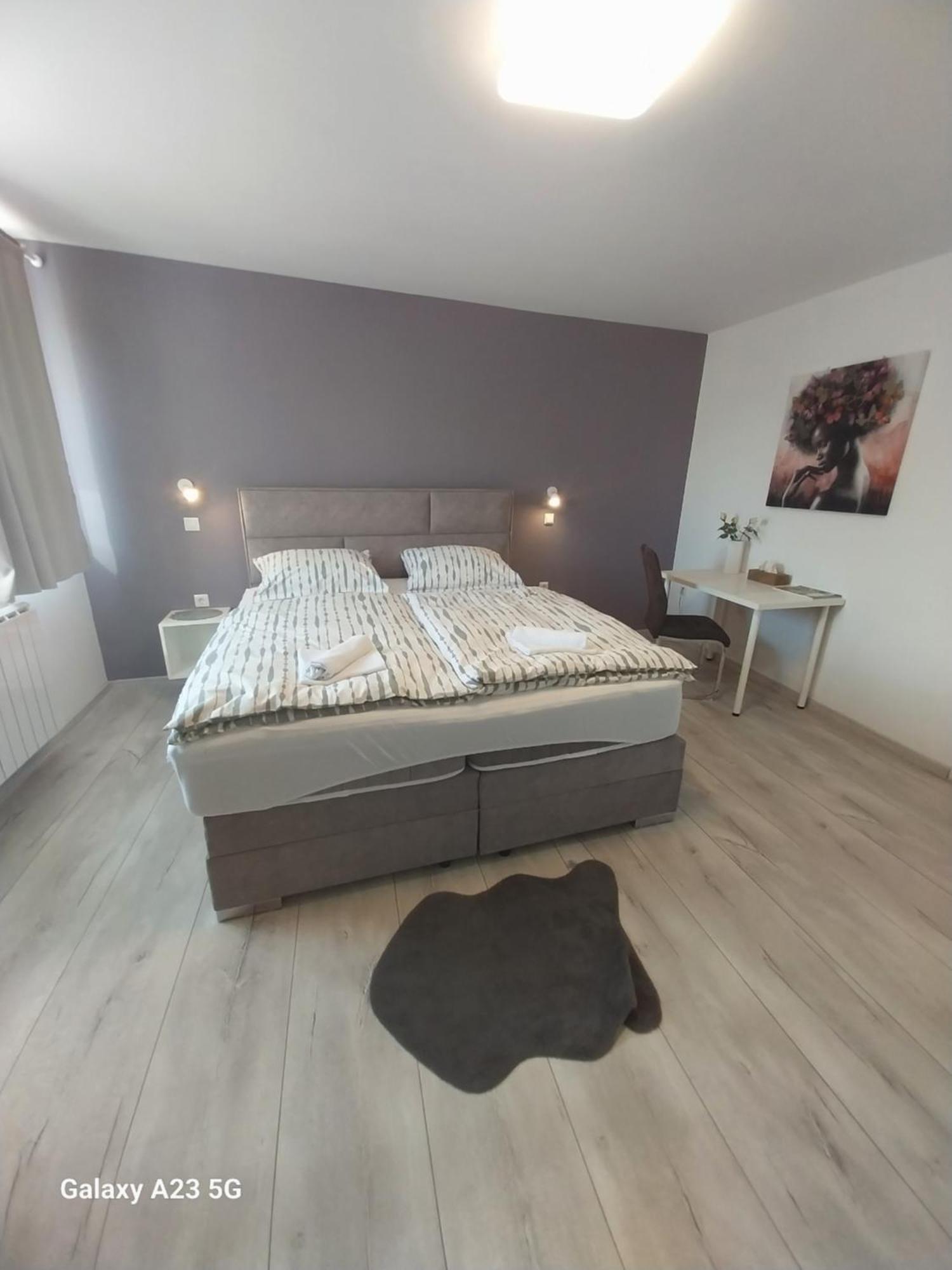 Apartman Bloom Osijek Buitenkant foto